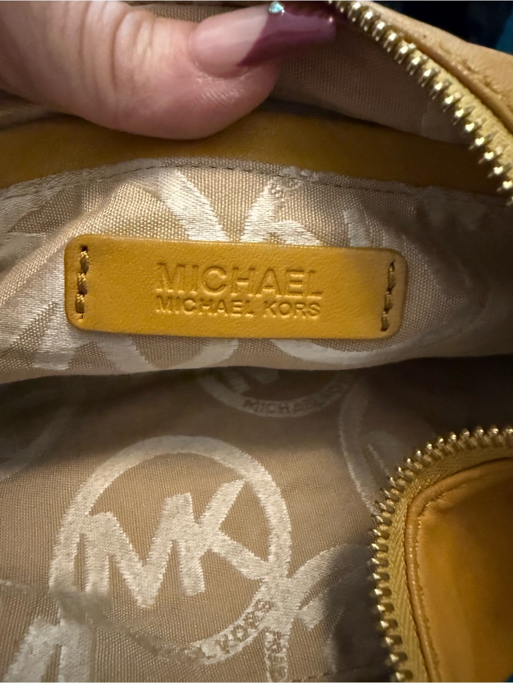 Classy Michael Kors Tan Leather Shoulder Bag with Gold Hardware - Picture 5 of 7
